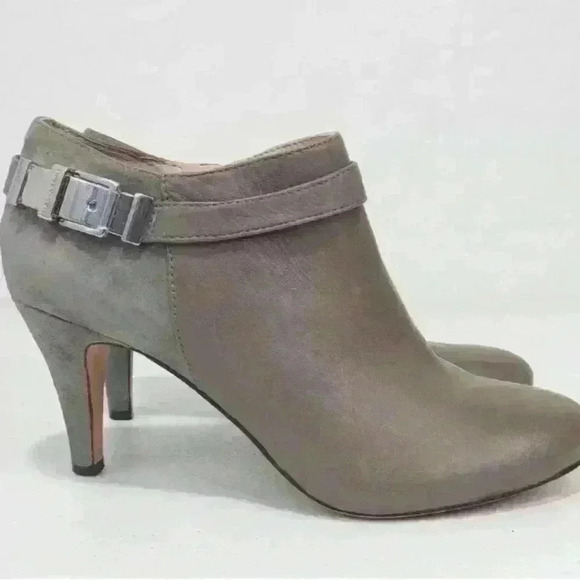 Vince Camuto Vanny Womens Gray Leather Heeled Ankle Bootie Size 8.5 Suede Zipper - Picture 1 of 16